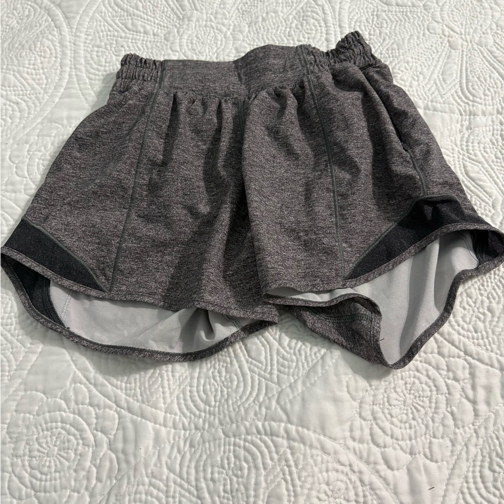size 2 lululemon hotty hot shorts